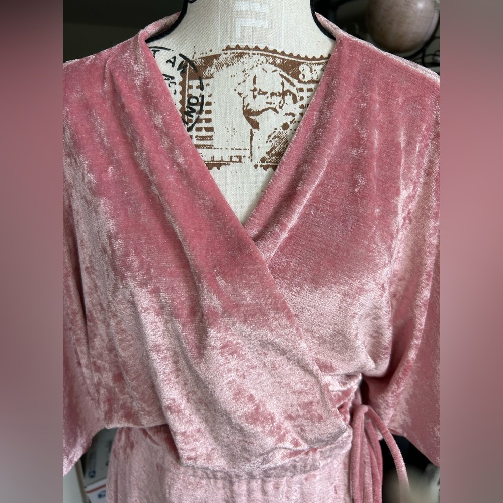 Niki-Lu 80s Vintage Women’s Crushed Pink Velvet Wrap-Around Robe Size Small - Picture 2 of 11